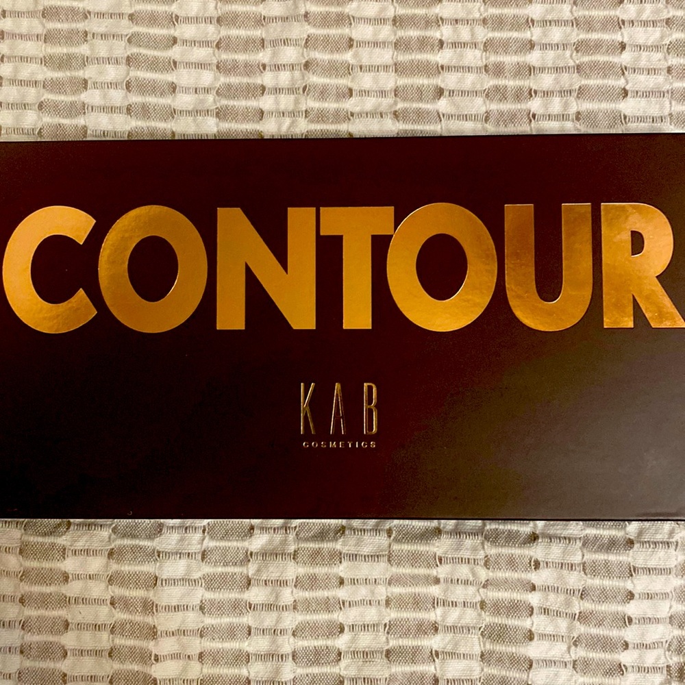 NEVER OPENED OR USED CONTOUR PALLET !